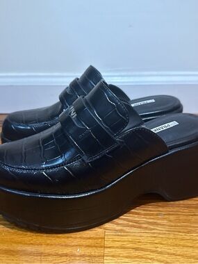 PRANK PROJECT Platform Mule Loafers in Black Cowhide Leather